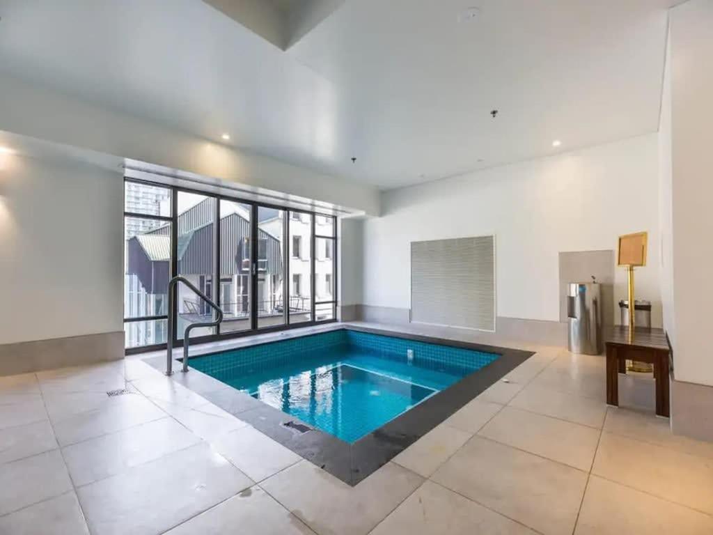 Bright One Bedroom Beauty With Balcony And Unbeatable Views โอ๊คแลนด์ ภายนอก รูปภาพ
