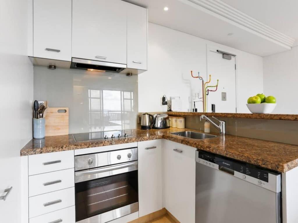 Bright One Bedroom Beauty With Balcony And Unbeatable Views โอ๊คแลนด์ ภายนอก รูปภาพ