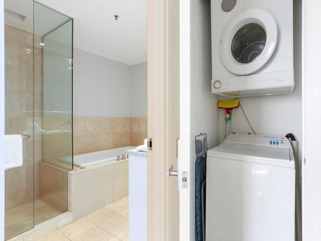 Bright One Bedroom Beauty With Balcony And Unbeatable Views โอ๊คแลนด์ ภายนอก รูปภาพ