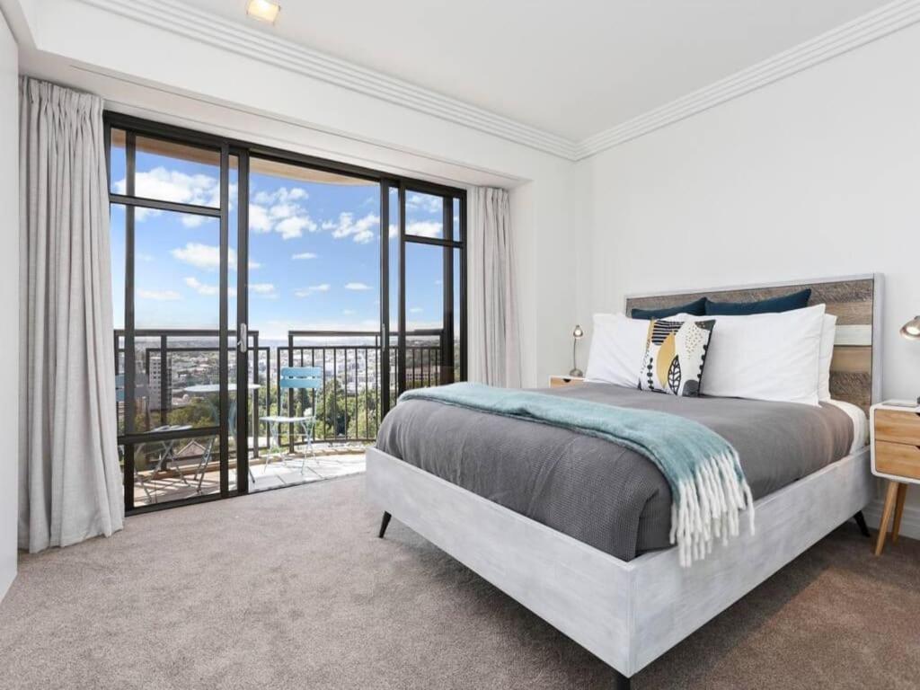 Bright One Bedroom Beauty With Balcony And Unbeatable Views โอ๊คแลนด์ ภายนอก รูปภาพ