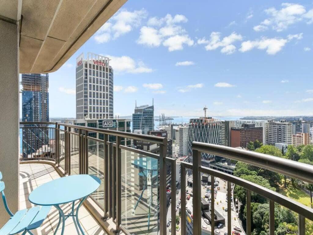 Bright One Bedroom Beauty With Balcony And Unbeatable Views โอ๊คแลนด์ ภายนอก รูปภาพ